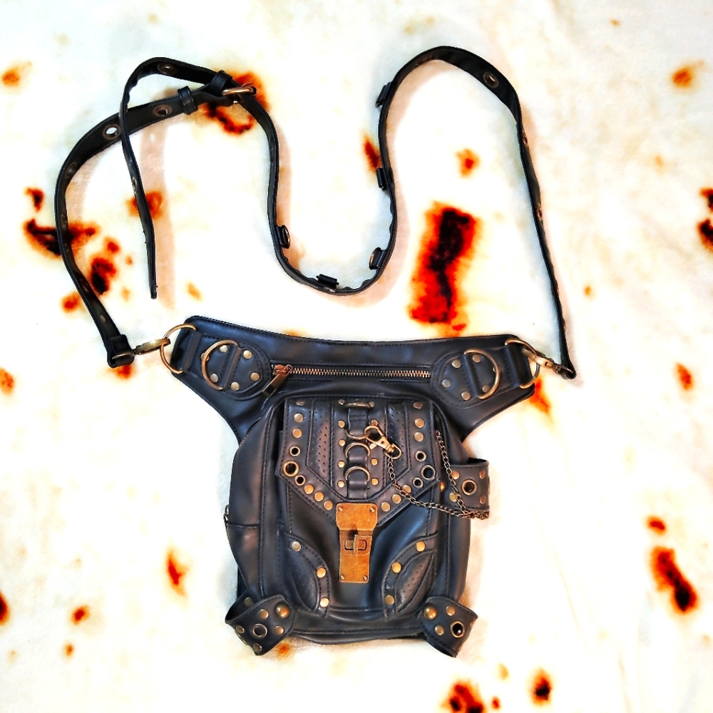 NWOT Amazon Steampunk Black and Brass Adjustable Strap Bikercore Gothic Bag